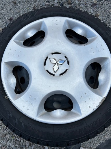 [大至急です](値下げしました)三菱アイ　スタッドレスタイヤ　4本前後　(中古です)