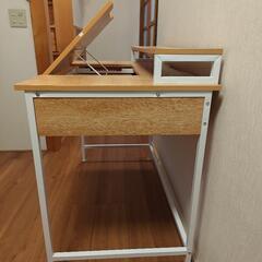 パソコンデスクの画像