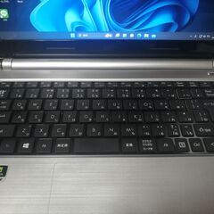 サクサクSSD爆速 + Core(TM) i7 + Office2021 + 軽量インチ これで十分。スマホの補完サブPCとしてお値打ちです。いかがですか？ 非常にきれいなモデルです。14インチなので省スペースの画像