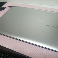 サクサクSSD爆速 + Core(TM) i7 + Office2021 + 軽量インチ これで十分。スマホの補完サブPCとしてお値打ちです。いかがですか？ 非常にきれいなモデルです。14インチなので省スペースの画像