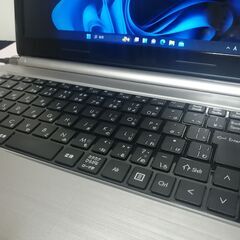 サクサクSSD爆速 + Core(TM) i7 + Office2021 + 軽量インチ これで十分。スマホの補完サブPCとしてお値打ちです。いかがですか？ 非常にきれいなモデルです。14インチなので省スペースの画像