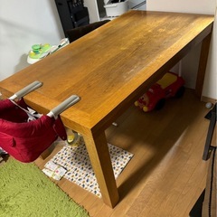 ダイニングテーブルの画像
