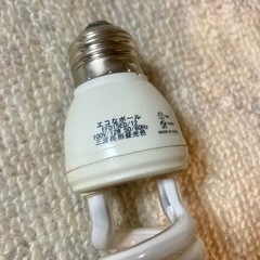 中古　オーム電機 60W相当のD形電球形蛍光ランプ 昼光色 口金E26 の画像