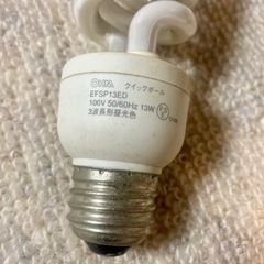 中古　オーム電機 60W相当のD形電球形蛍光ランプ 昼光色 口金E26 の画像