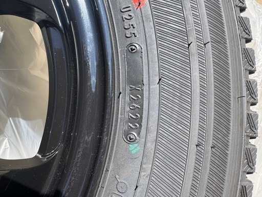ハイエース　スタッドレス　４本セット　新品未使用