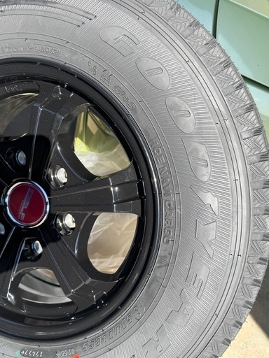 ハイエース　スタッドレス　４本セット　新品未使用