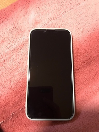 フリマにも出品中！ドタキャンのためまだまだ出品中！iPhone13 256GB 少し画面割れ
