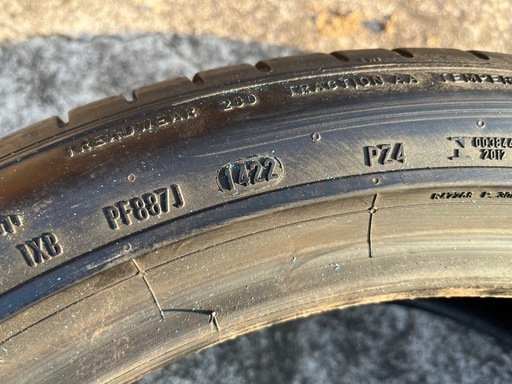 PIRELLI P ZERO 235/45R20 美品　2本
