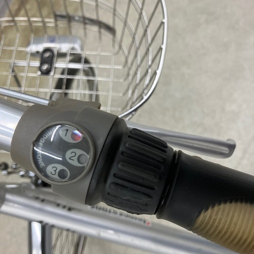 K2502-147 配送不可 BRIDGESTONE シティサイクル 自転車 Albelt 鍵付き ブレーキ、ギア、オートライト動作確認済み 前カゴ付き 27インチ キズ汚れ有り ギアグリップベタ付き有り ※店舗でタイヤの空気入れられません