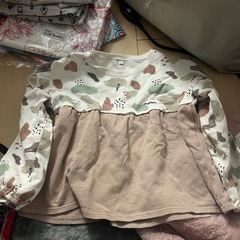 子供服 サイズ130 トレーナーの画像