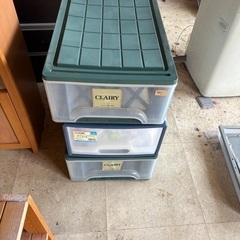 収納ボックス　机　棚　テーブル　無料の画像