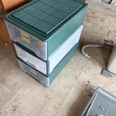 収納ボックス　机　棚　テーブル　無料の画像