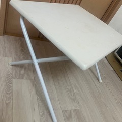 折りたたみテーブル