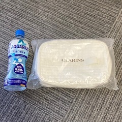 【新品・未使用】CLARINS ★ キルティング ポーチ　人気の画像