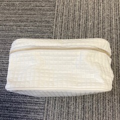【新品・未使用】CLARINS ★ キルティング ポーチ　人気の画像
