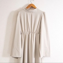【美品】ワンピース オフベージュの画像