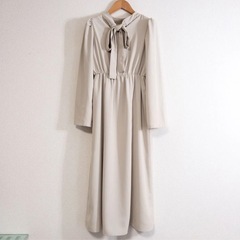【美品】ワンピース オフベージュの画像