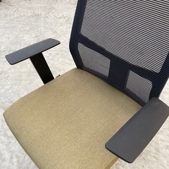 【kj062】中古美品 Oliver オリバー オフィスチェア ワークチェア 肘置き付き キャスター メッシュチェア テレワーク 自宅　検)一人暮らし　ファミリー　冷蔵庫　洗濯機　オフィス　事務　テーブル　ラック　収納　家具　ソファ　キッチンの画像
