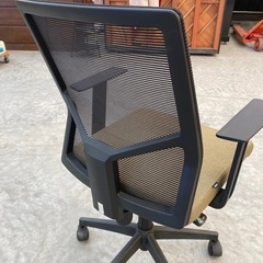 【kj062】中古美品 Oliver オリバー オフィスチェア ワークチェア 肘置き付き キャスター メッシュチェア テレワーク 自宅　検)一人暮らし　ファミリー　冷蔵庫　洗濯機　オフィス　事務　テーブル　ラック　収納　家具　ソファ　キッチンの画像