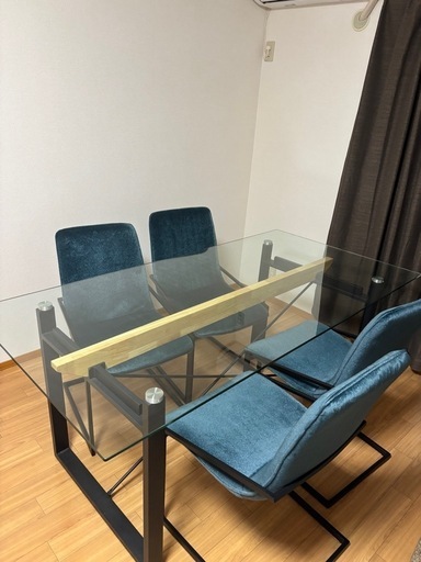 【値下げしました】4人掛けダイニングテーブル（ガラス）（大塚家具）