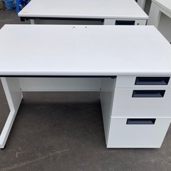 【中古オフィス家具在庫多数】プラス/PLUS 片袖机 120cm幅 フラットライン 引き出し付き スチール 机 デスク　店舗 オフィス什器　検)事務机　オフィスチェア　ロッカー　ミーティングテーブル　応接ソファ　美品多数　格安の画像