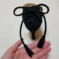 ブラックスエード リボンパンプスの画像