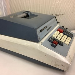 イタリア製　機械式計算機の画像