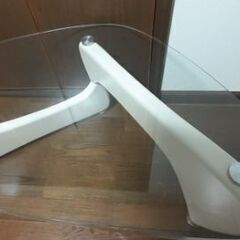 ガラステーブルの画像