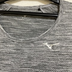 新品　ミズノ グレー Tシャツ スポーツウェアMの画像