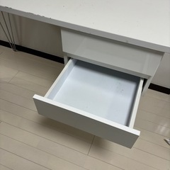 パソコンデスクの画像