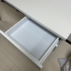 パソコンデスクの画像