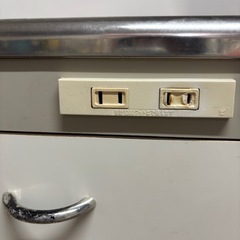 キッチンキャビネット！ステンレスの天板にてパン作り。コンセント付きの画像