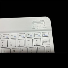 Bluetooth ホワイト キーボード 本体の画像