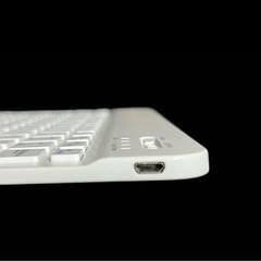 Bluetooth ホワイト キーボード 本体の画像
