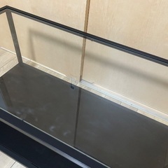 【出品3/1まで】IKEAガラステーブル　テーブル　VITTSJÖ(ヴィットショー)の画像