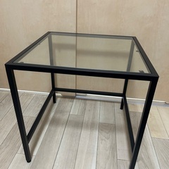 【出品3/1まで】IKEAガラステーブル　テーブル　VITTSJÖ(ヴィットショー)の画像