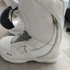 【０円　女の子　スノボブーツ23cm〜23.5cm　傷みあり】