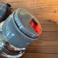 ステンレス水筒とチェック柄カバーセットの画像