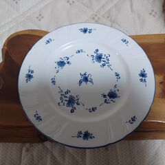 値下げ　　NORITAKE　ノリタケのピッチャーとケーキ皿の画像