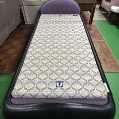 きれいなシングルベッド

