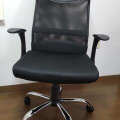 ゆったりサイズのデスクチェアの画像