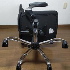 ゆったりサイズのデスクチェアの画像