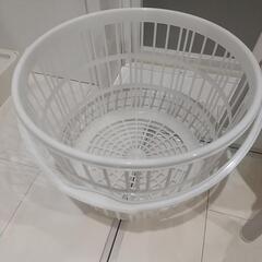 値下げ！お風呂グッズ バスグッズ 浴槽 蓋 イス 桶 インテリア 洗濯 かご、スプレーほぼ未使用 白 美品 の画像