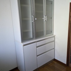 ［値下げしました］食器棚の画像