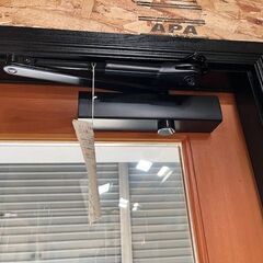 23日まで特価！玄関ガラスドア　　ペアガラス　取っ手＋クローザー付き＋ヒンジ付の画像