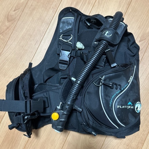 ダイビング女性用BCDとレギュ