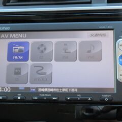 ホンダ　フィットハイブリッド　Ｆパッケージ★1年保証★ロードサービス付　ワンオーナー　あんしんパッケージ　純正ＳＤナビ　バックカメラ　ステアリングスイッチ　ＥＴＣ　スマートキー　プッシュスタート　オートエアコン　ドアバイザー　オートライト　ＬＥＤヘッドライトの画像