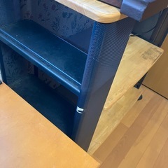 電源ありパソコンラック収納の画像
