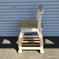 ほぼ新品　天然木　学習椅子　キャスター付き　可愛いデザインの画像