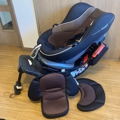 チャイルドシート コンビ (Combi)